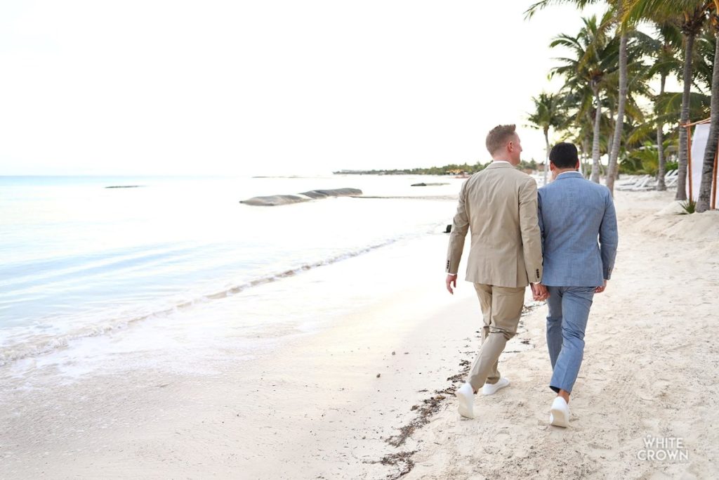 same sex couple posing for a wedding photography at the beach in the riviera maya
