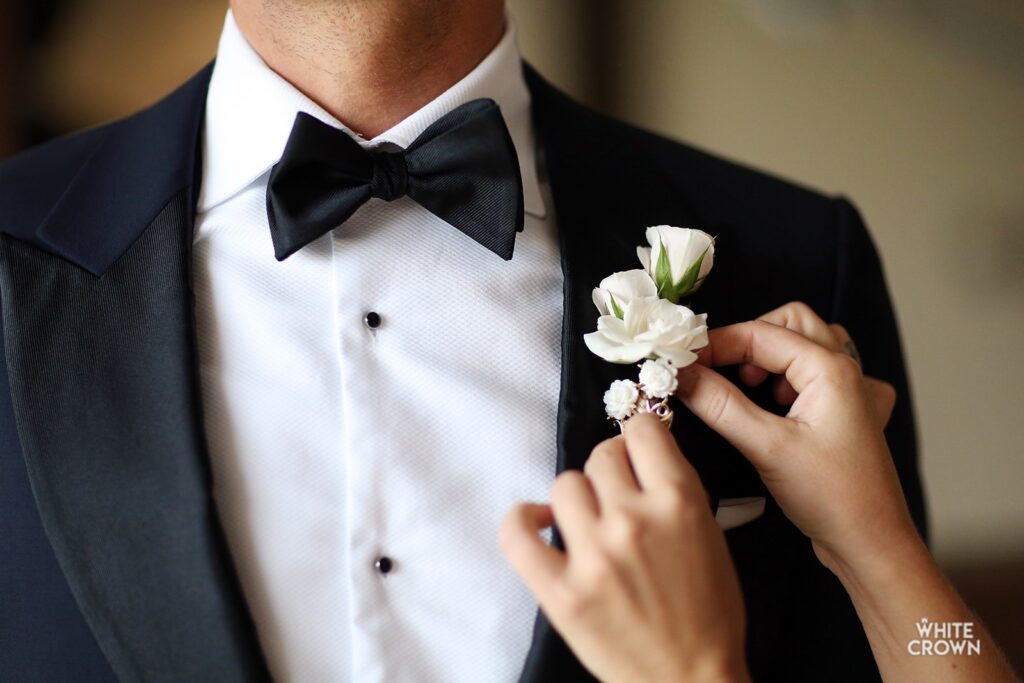 Elegant wedding outfit for grooms