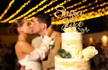 wedding couple kissing during the cake cutting photography